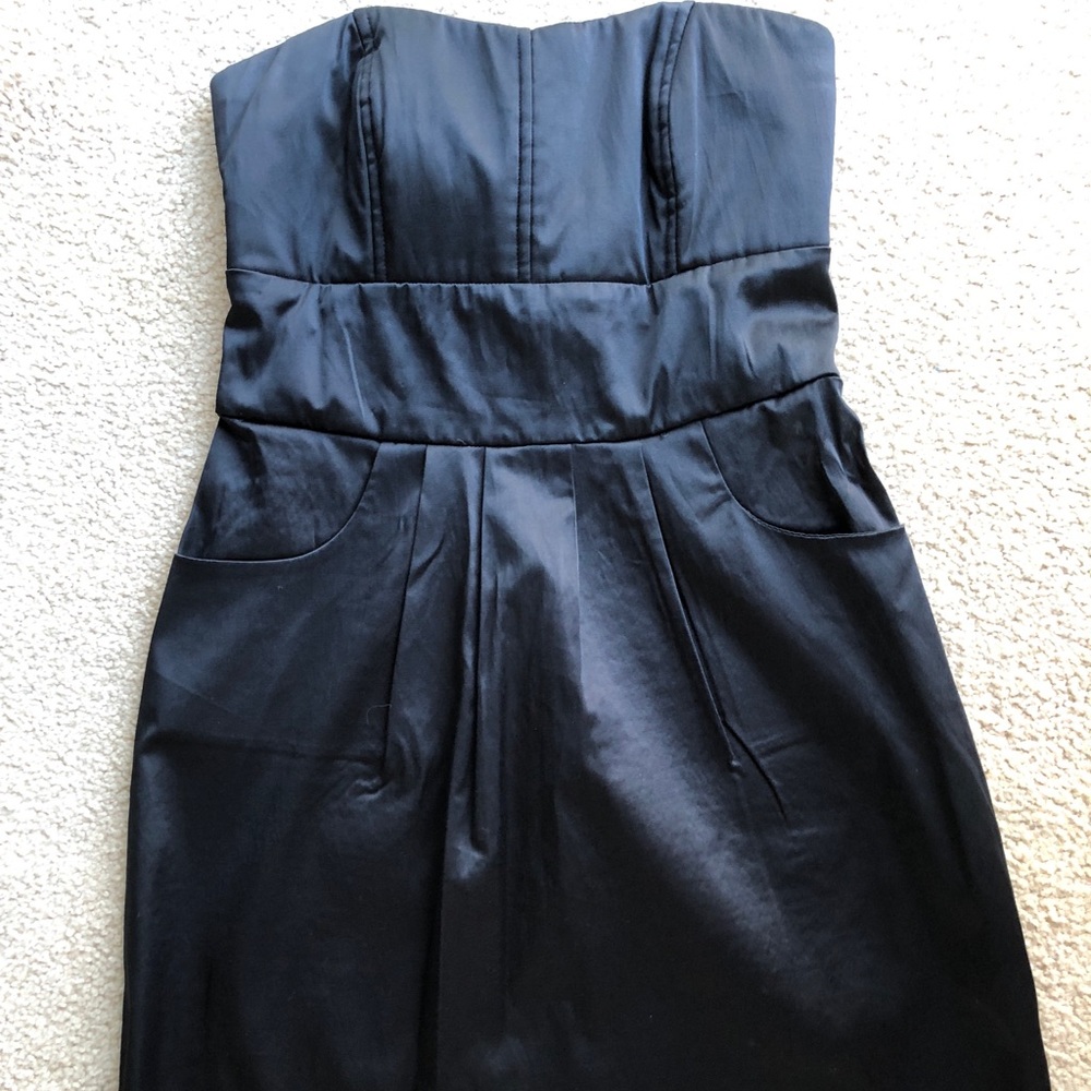 Black strapless dress with pockets